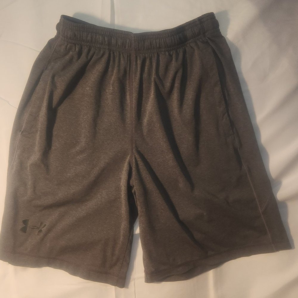 Under Armour ladie's long athletic shorts, grey in size Small-P, 26" waist